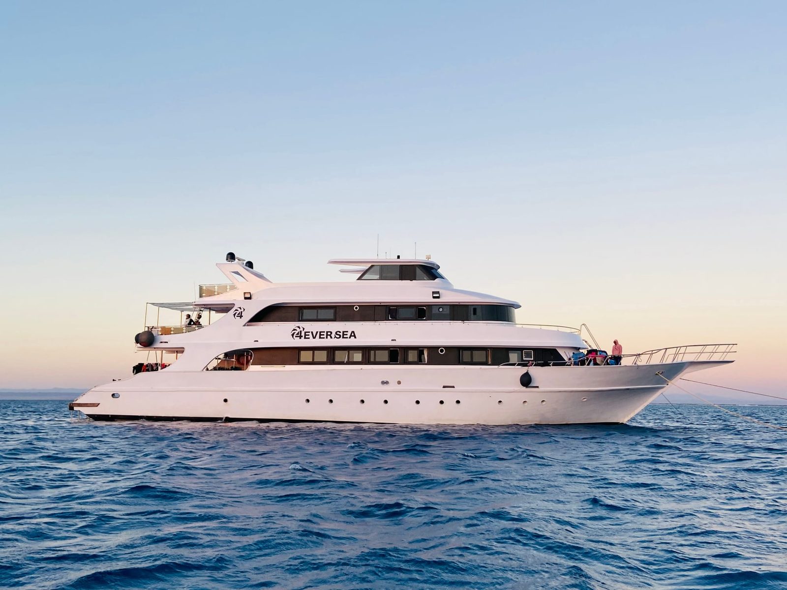Le bateau au soleil couchant