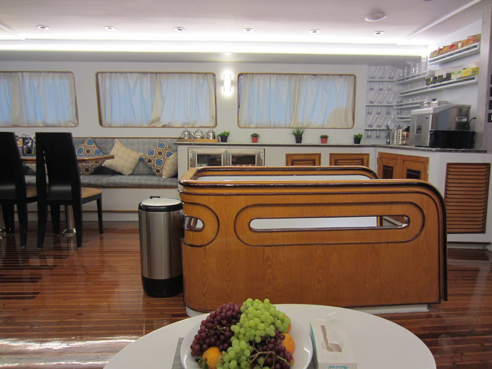 Les tables de la salle à manger
